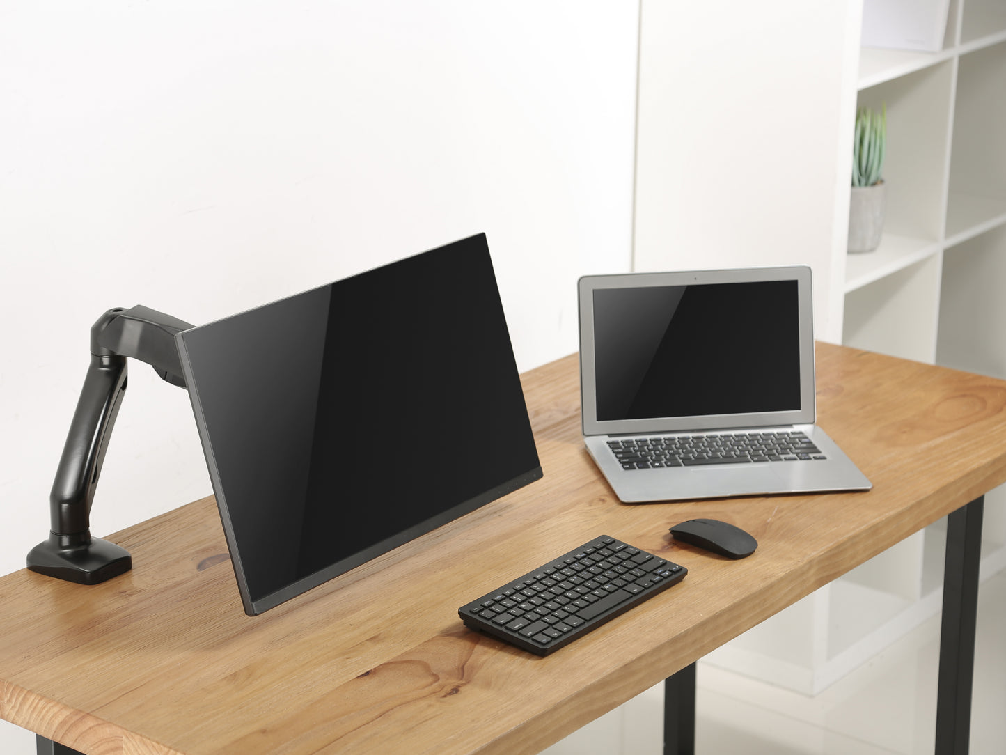 EQUIP 17 inch - 32 inch Interactive Desk Mount Monitor Bracket